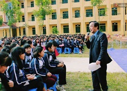 "Giữa 1 người học và không học ĐH thì 10 năm sau, chưa biết là ai thành công hơn đâu!"