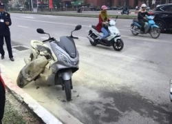 Hà Nội: Xe máy PCX mới mua bất ngờ phát nổ, bốc cháy dữ dội