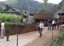 Hơn 1.500 m3 đất đá để lấp 'hố tử thần'