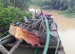 Khai thác cát trộm trên sông Đồng Nai làm sạt lở 42 ha đất