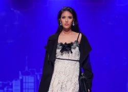 Lan Khuê sắc lạnh trên sàn catwalk