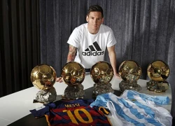 Messi khoe Bóng vàng, C. Ronaldo khoe siêu xe