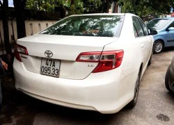 Phát hiện xế hộp Camry đời mới đeo biển số giả