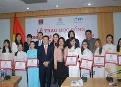 Sinh viên Đại học Hà Nội nhận học bổng Dongbu