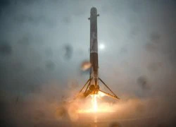 Tên lửa của SpaceX nổ tung khi hạ cánh trên Thái Bình Dương