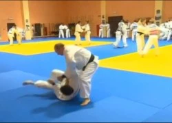 Tổng thống Putin quật ngã tuyển thủ Judo quốc gia