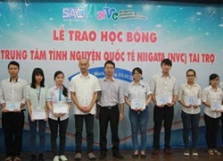 Trung tâm Tình nguyện Quốc tế Nhật Bản trao học bổng cho sinh viên Việt Nam