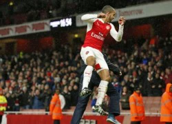 Walcott rủ CĐV Arsenal xuống sân vì nhớ Mertesacker