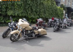 Xế khủng Harley-Davidson rầm rộ "cướp dâu" tại Sài Gòn