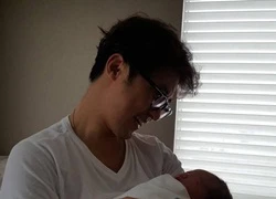 Ahn Jae Wook đón con gái đầu lòng