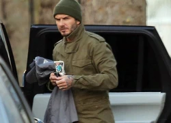 Becks tất bật chăm lo cho các con khi Vic vắng nhà