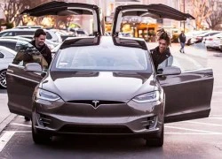 'Cậu bé Karate' tậu siêu xe điện Tesla Model X