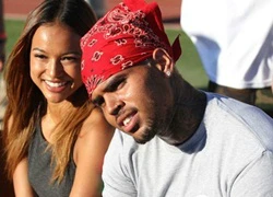 Chris Brown cầu xin người mẫu gốc Việt tha thứ