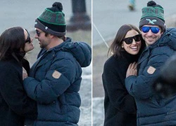 Irina Shayk và Bradley Cooper tình tứ trong công viên