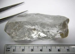 Khối kim cương khổng lồ hơn 404 carat