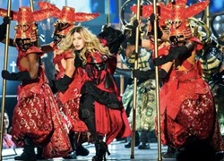 Madonna khiến khán giả Bangkok 'nổi loạn'