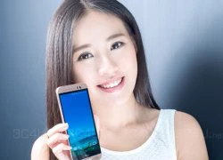 Những siêu mẫu xinh đẹp bên HTC One ME