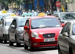 Vì sao giá xăng giảm, cước taxi vẫn "án binh bất động"?