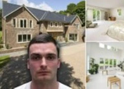 Adam Johnson 'bỏ' biệt thự đến ở nhà tù