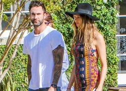 Adam Levine đưa vợ bầu đi chọn biệt thự mới