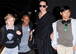 Angelina Jolie gầy hốc hác sải bước bên các con tại sân bay