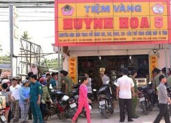 Bắt 5 nghi can cướp tiệm vàng giữa ban ngày