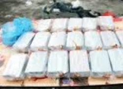 Bắt hai vợ chồng mang 78 bánh heroin vào Việt Nam tiêu thụ