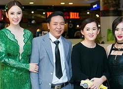 Bố mẹ Angela Phương Trinh 'tháp tùng' con gái đi sự kiện sau khi làm lành