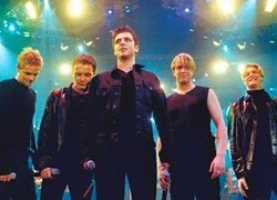 Boyzone và Westlife kết hợp thành nhóm nhạc Boyzlife