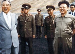 Cận vệ Kim Jong-il hé lộ 'cuộc sống trong lồng vàng'