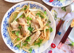 [Chế biến] - Canh măng tươi sườn nóng hổi ăn kèm bún