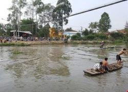 Ghe chở lúa "đụng" vỏ lãi, bé gái 4 tuổi mất tích