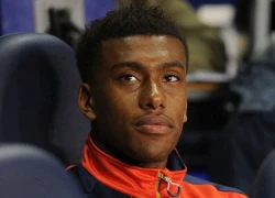 Iwobi bị ngộ độc thực phẩm, HLV Wenger toát mồ hôi