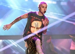 Justin Bieber khởi động tour diễn ấn tượng