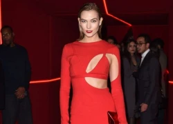 Karlie Kloss đẹp nhất tuần với váy khoét một bên ngực