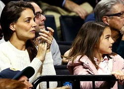 Katie Holmes đi chơi với con gái, phớt lờ tin đồn đính hôn