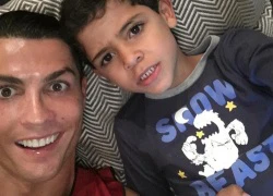 Khoảnh khắc nhí nhảnh của C. Ronaldo và con trai