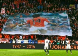 Khoảnh khắc tri ân nghẹn ngào dành cho huyền thoại Johan Cruyff