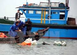 Một thuyền viên tử vong và một ngư dân mất tích trên biển