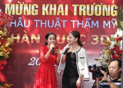 Ốc Thanh Vân rạng rỡ dự sự kiện khai trương