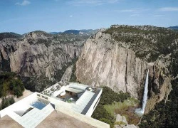 Quán bar chênh vênh trên vách núi ở Mexico