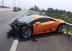 Siêu xe Lamborghini tự đâm vào dải phân cách cao tốc