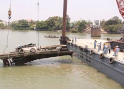 Tàu kéo sà lan tông sập cầu Ghềnh nát bét