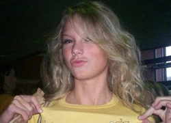 Taylor Swift lộ loạt bình luận văng tục thời &#8220;trẻ trâu&#8221; trên MySpace