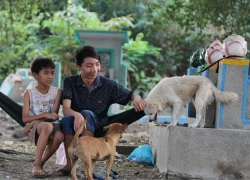 4 mẹ con sống trong nghĩa trang lớn nhất Sài Gòn