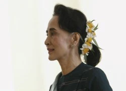 Bà Suu Kyi từ bỏ 2 chức bộ trưởng