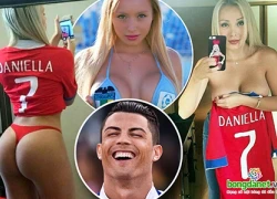 Bồ cũ Ronaldo hở hang táo bạo cổ vũ Chile