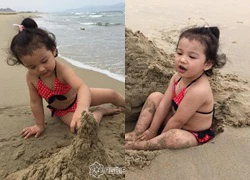 Con gái Jennifer Phạm mặc bikini thích thú chơi đùa với cát biển