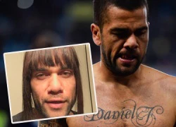 Dani Alves đóng giả bạn gái an ủi các CĐV Barca