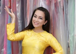 Hương Thủy thử áo dài cho live show Mạnh Quỳnh